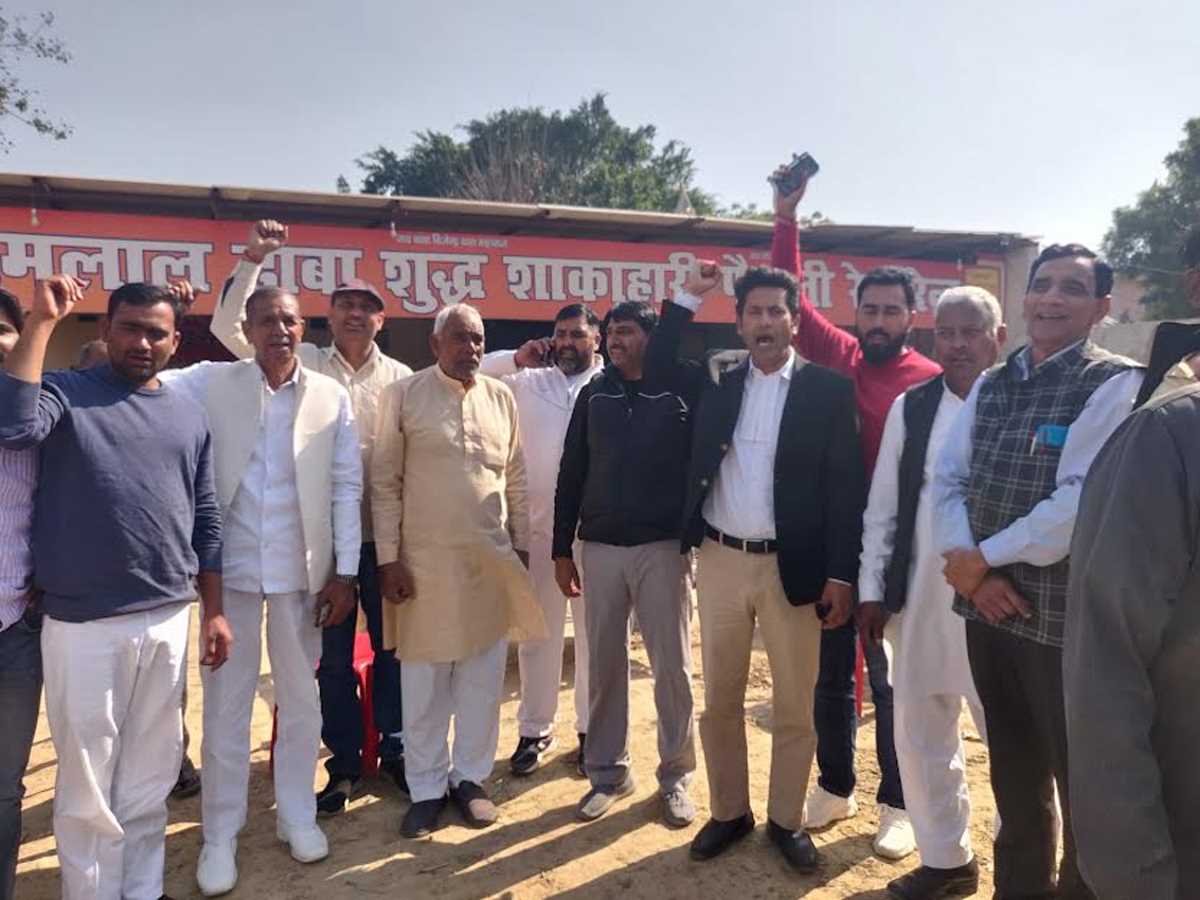 सिरसा गांव में विरोध के चलते नहीं चल पाया ग्रेनो प्राधिकरण का बुलडोजर